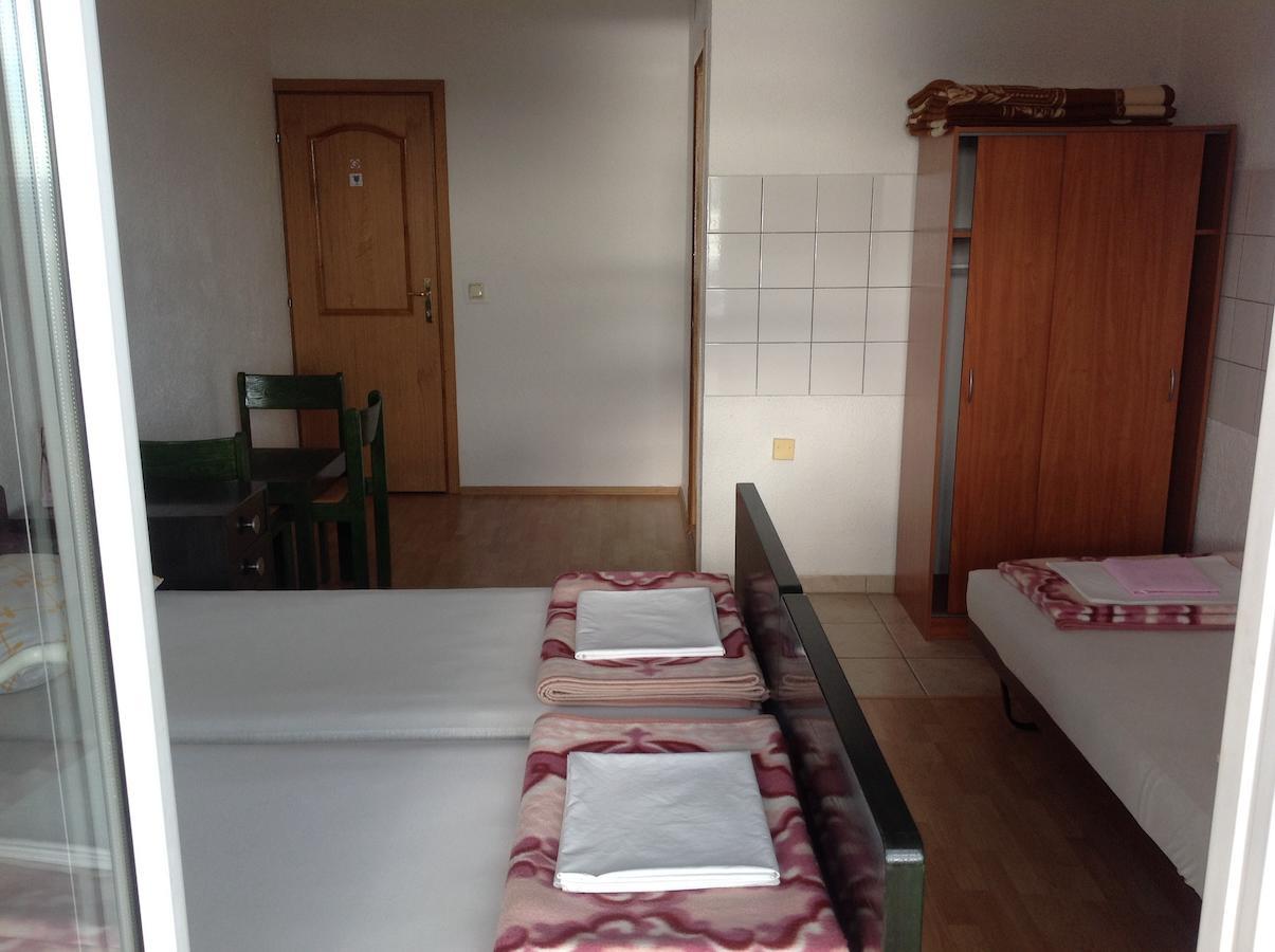 Katarina Apartments And Rooms Sibinj Krmpotski Chambre photo