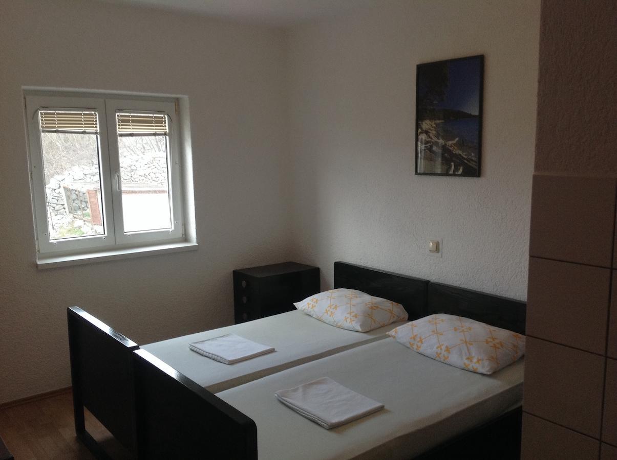 Katarina Apartments And Rooms Sibinj Krmpotski Chambre photo