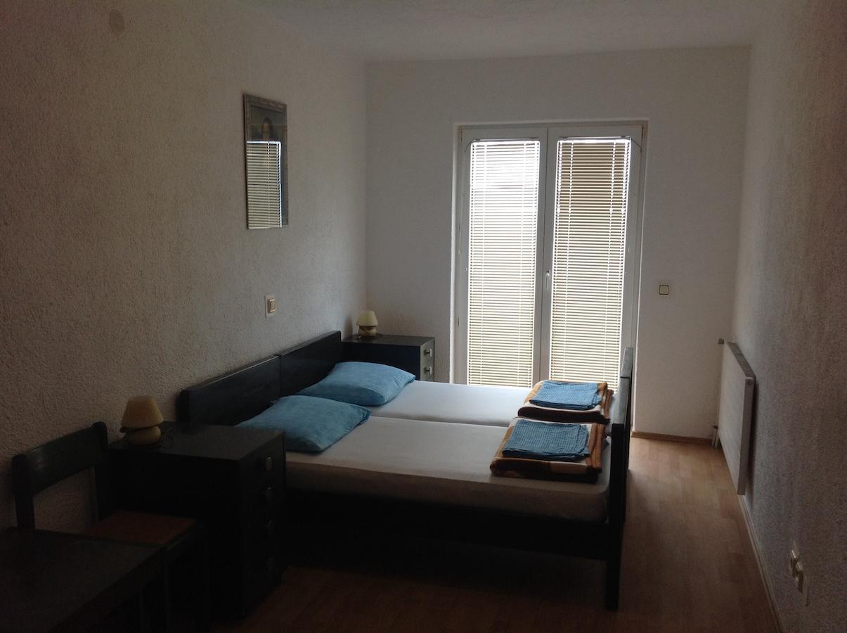 Katarina Apartments And Rooms Sibinj Krmpotski Chambre photo